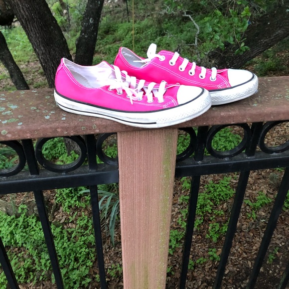 Converse Shoes - Pink Converse Sneakers Size 7 EUC